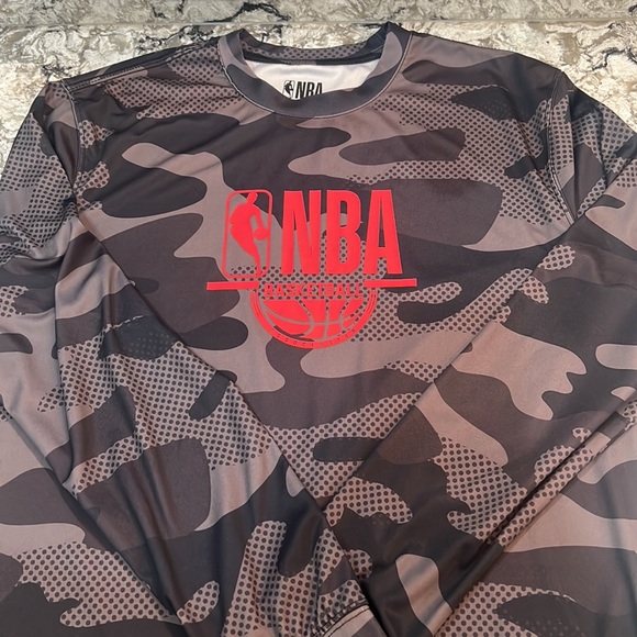 NBA Official Basketball Men's Medium Pullover Long Sleeve Tee Black Tone - Picture 8 of 8